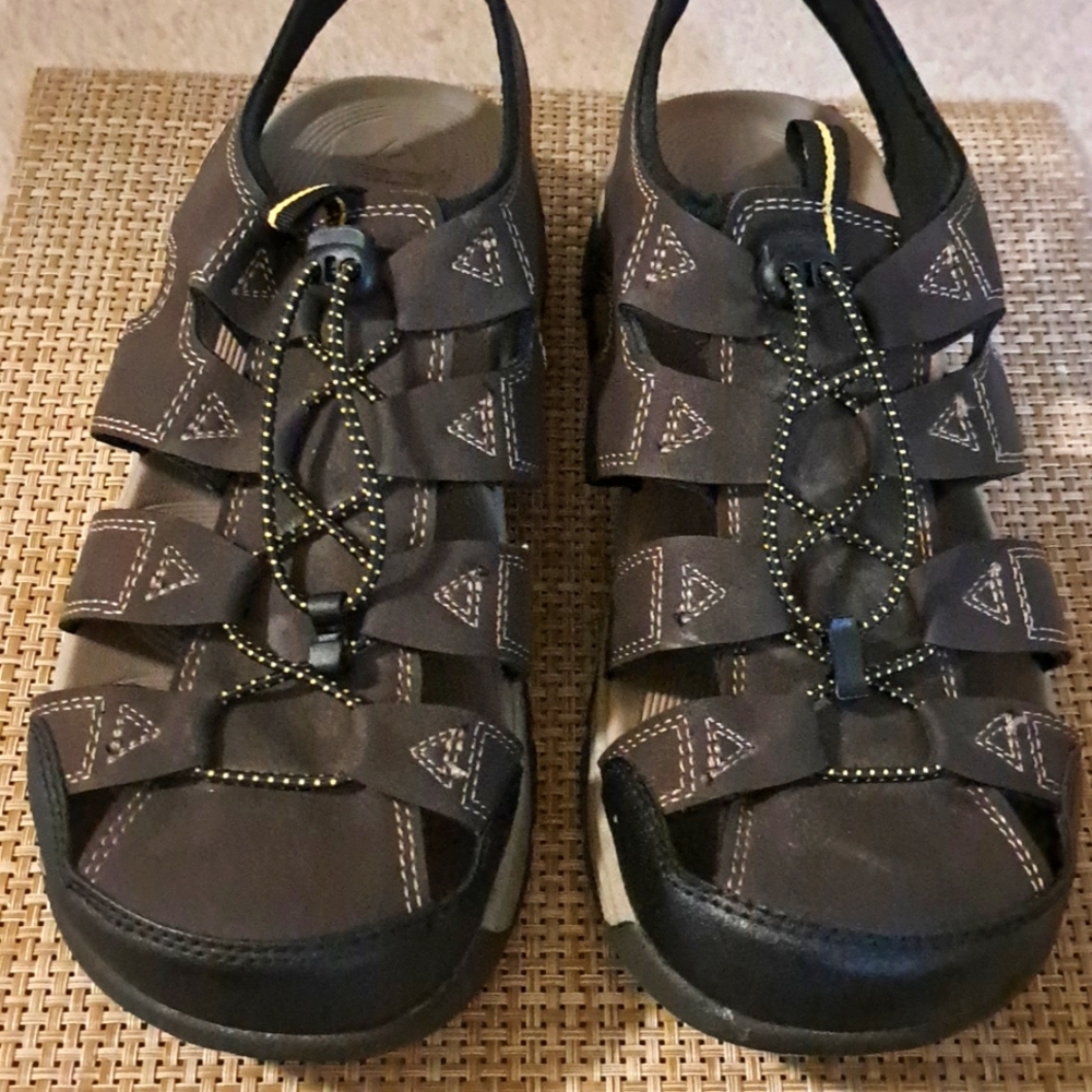Men's size 11 sandals OZerk Trail slip on hiking summer flip flops